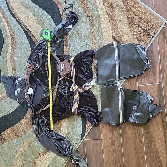 Pirate Costume - Picture 3 of 10